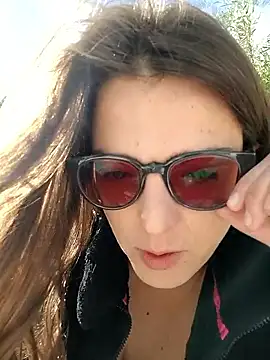 Snapshot of dolcehelena993 chatting on October 6, 9:37 am dolcehelena993 online show from October 6, 9:37 am