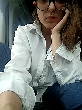 Snapshot of dolcehelena993 chatting on September 24, 1:21 pm dolcehelena993 online show from September 24, 1:21 pm