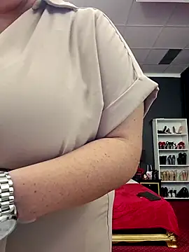 GeorgiaLerox online show from August 1, 1:24 pm