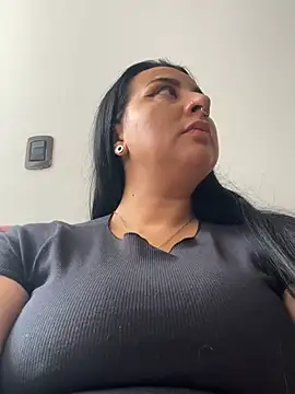 Abril Luv online show from June 4, 2:43 pm