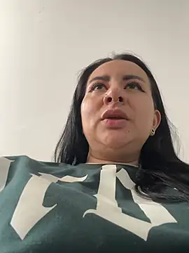 Abril Luv online show from February 19, 1:21 pm