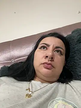 Abril Luv online show from June 1, 1:07 am