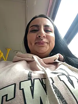Abril Luv online show from June 25, 12:40 pm
