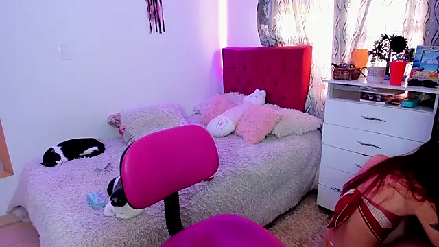 alisseallie online show from July 7, 12:08 pm
