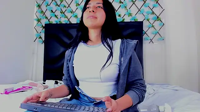 EmmaWilliamss online show from June 24, 3:22 pm