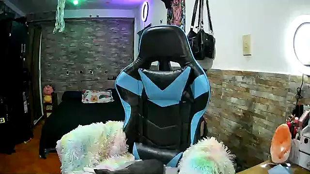 AngelaQueen  online show from July 28, 8:52 pm