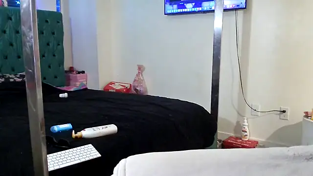 YasmineMinaj online show from January 18, 11:12 pm