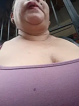 HORNY MATURE25 online show from July 4, 6:37 pm