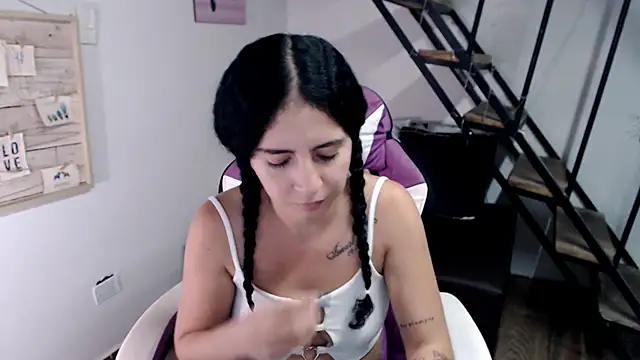 samantha baby  online show from January 16, 9:00 pm