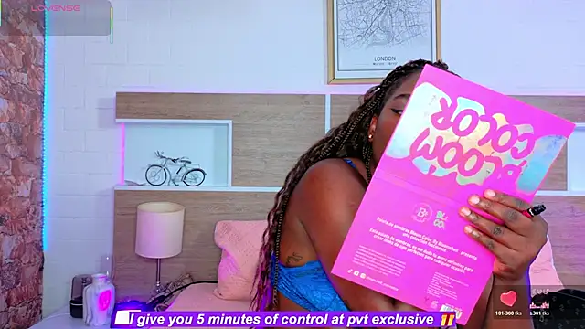 KAROL-SCOTT online show from May 5, 8:01 pm