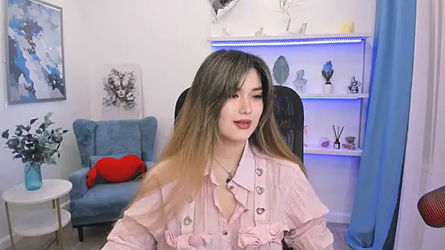AnneTLi online show from May 5, 3:31 am