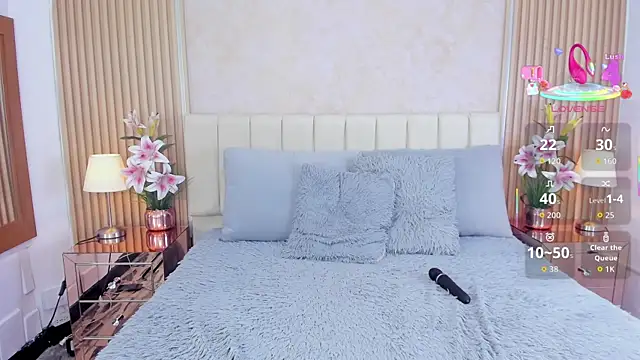 LUNATAYLORS online show from October 2, 11:26 am