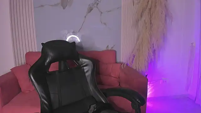 CamileHolmes online show from September 20, 4:44 am