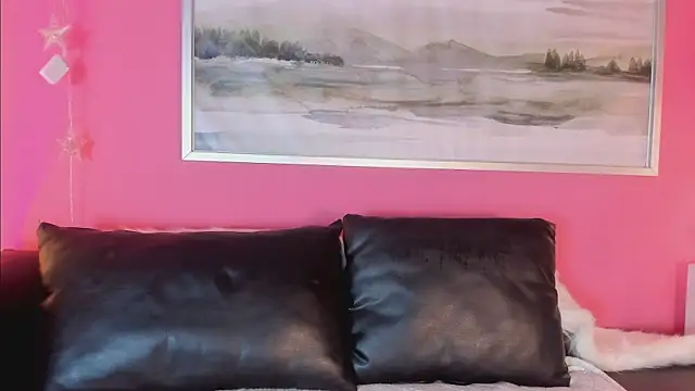 Tiffanysurez  online show from December 13, 9:32 pm