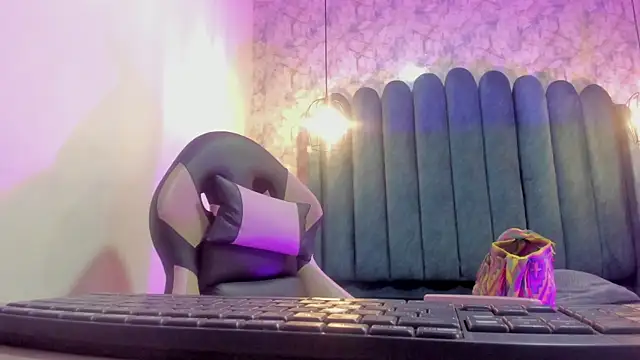 nalalye cruzz  online show from September 9, 3:17 am