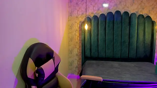 nalalye cruzz  online show from September 14, 3:04 am