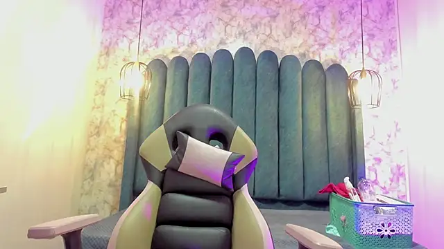 nalalye cruzz  online show from September 10, 3:28 am