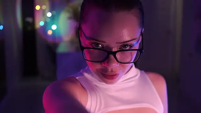 VixenMia online show from March 9, 4:15 am