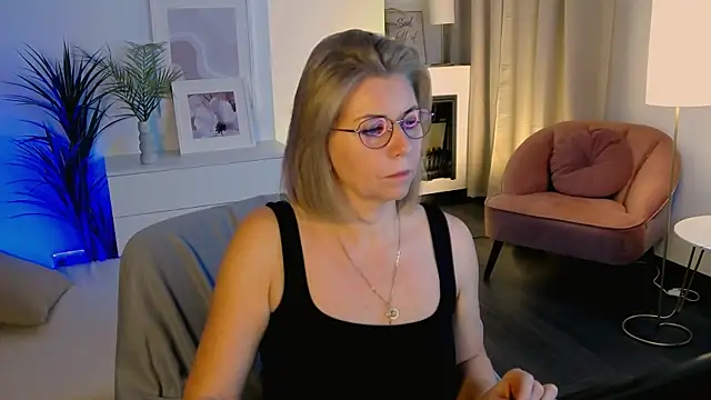 Annie Light online show from October 7, 5:56 am