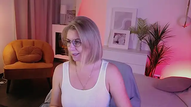 Annie Light online show from October 15, 1:46 pm