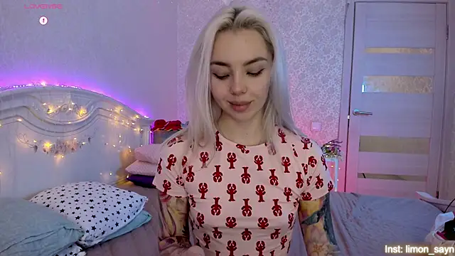 LillyMoure  online show from October 10, 12:37 am