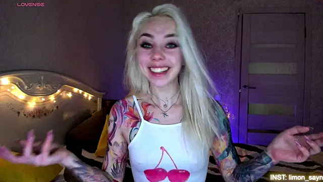 LillyMoure  online show from June 20, 11:08 pm