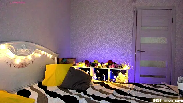 LillyMoure  online show from June 25, 11:28 pm