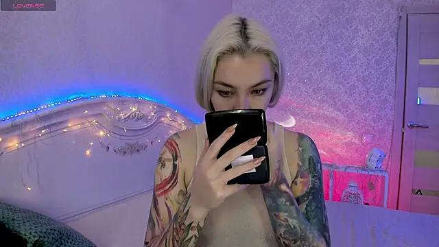 LillyMoure  online show from January 17, 11:56 pm