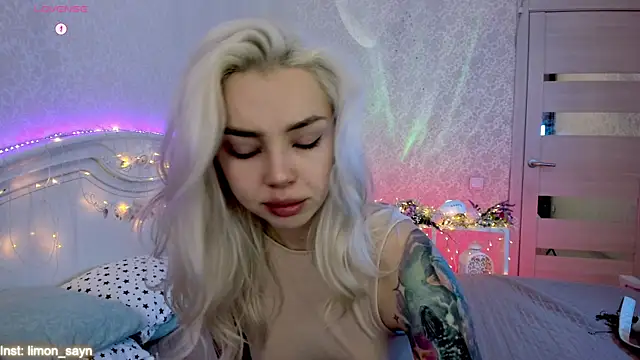 LillyMoure  online show from October 1, 11:42 pm