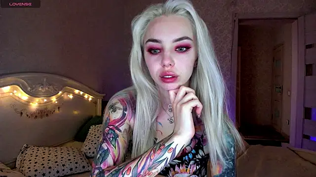 LillyMoure  online show from June 14, 2:09 am