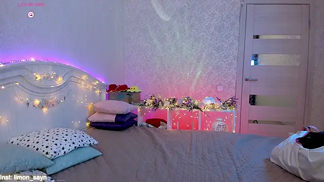 LillyMoure  online show from September 30, 11:31 pm