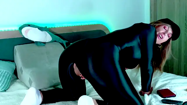 2bigass4 u online show from June 26, 9:16 pm