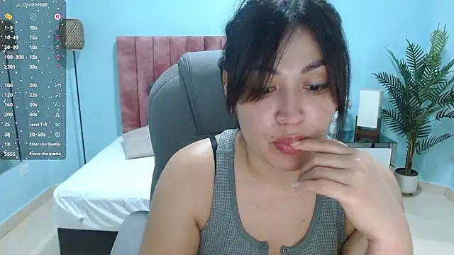 sophia hadid online show from February 3, 8:01 pm