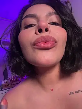 GigiiStone online show from February 9, 9:50 pm