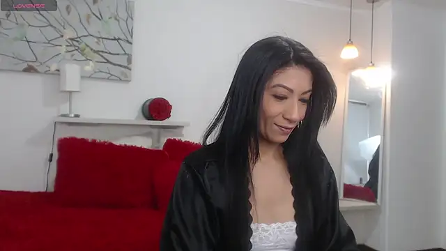sofia perez    online show from August 3, 8:25 pm