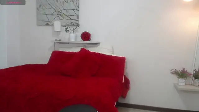 sofia perez    online show from July 17, 8:45 pm