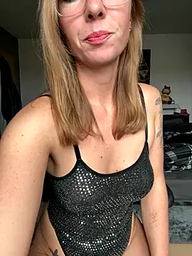 Snapshot of BunnyDiamond1 chatting on October 12, 3:03 pm BunnyDiamond1 online show from October 12, 3:03 pm
