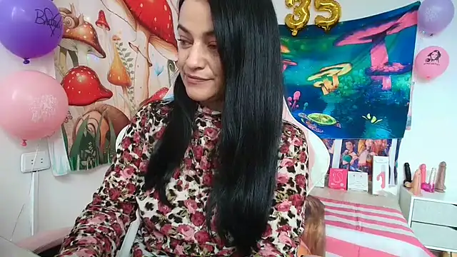 LovelyAzucena online show from May 4, 3:49 pm