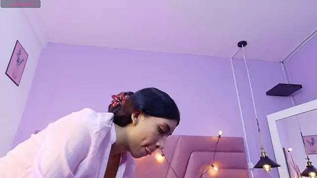 littlee emilyy  online show from May 1, 12:08 pm