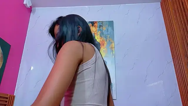 littlee emilyy  online show from July 22, 1:01 pm