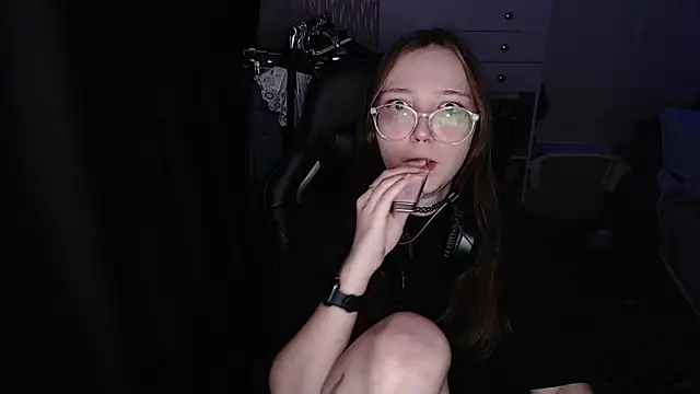 AmeliaKamishiro online show from December 14, 6:46 pm