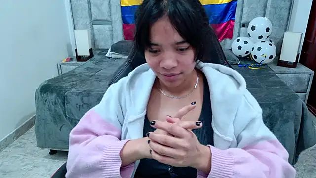 laureentt  online show from July 3, 3:23 am