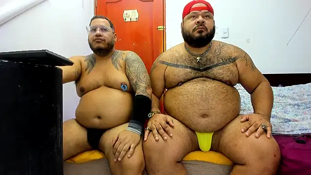 Snapshot of FetishBearsBig chatting on October 12, 6:27 am FetishBearsBig online show from October 12, 6:27 am
