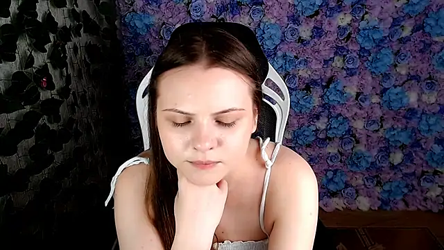 Snapshot of IxxiLiana chatting on September 12, 6:14 am IxxiLiana online show from September 12, 6:14 am