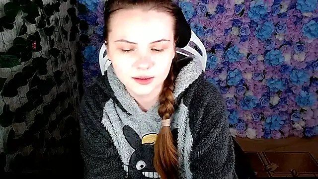 Snapshot of IxxiLiana chatting on October 3, 5:23 am IxxiLiana online show from October 3, 5:23 am