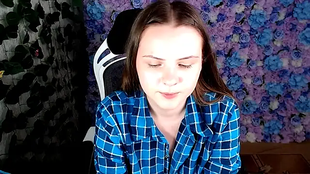 Snapshot of IxxiLiana chatting on September 10, 5:18 am IxxiLiana online show from September 10, 5:18 am