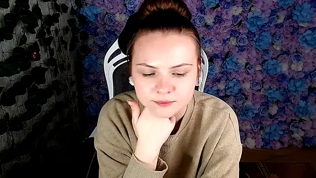 Snapshot of IxxiLiana chatting on October 15, 5:21 am IxxiLiana online show from October 15, 5:21 am