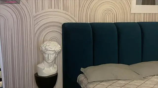 viviann evans online show from October 27, 1:01 am