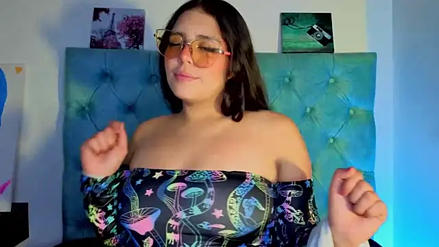 Snapshot of Paola_Lyon_ chatting on September 9, 5:46 pm Paola Lyon online show from September 9, 5:46 pm