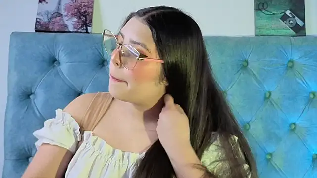 Snapshot of Paola_Lyon_ chatting on October 3, 7:19 pm Paola Lyon online show from October 3, 7:19 pm